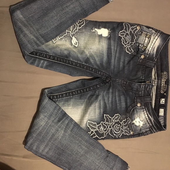 Miss Me Flower Embroidered Jeans - Picture 2 of 6